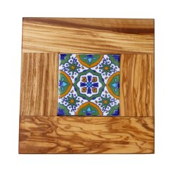 Deska z drewna oliwnego do krojenia serwowania wzór 3 22x22cm