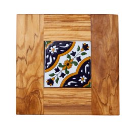 Deska z drewna oliwnego do krojenia serwowania wzór 8 22x22cm